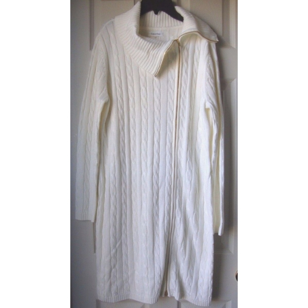 Elegant White Knit Sweater SIZE L